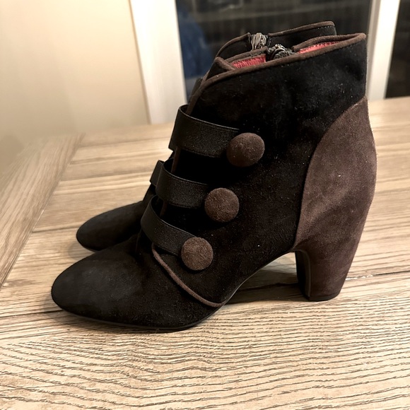 Pas de Rouge Shoes - Pas De Rouge Black Suede Comfort Boots Size 39